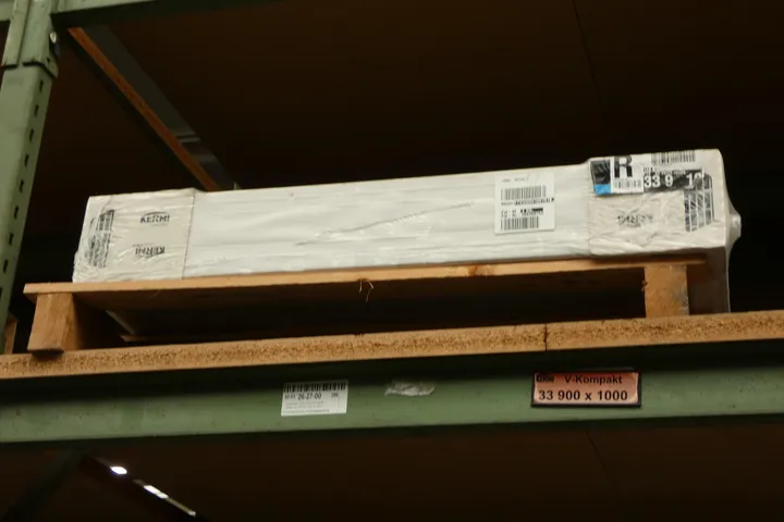Kermi - Heizk. Therm X2 Profil-V Typ 33, BH 900, BL 1000 mm, weiß, AG rechts Umfang: Palette mit Inhalt, Ebene 3, links